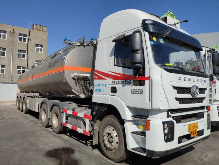 中国石化油罐车照片图片